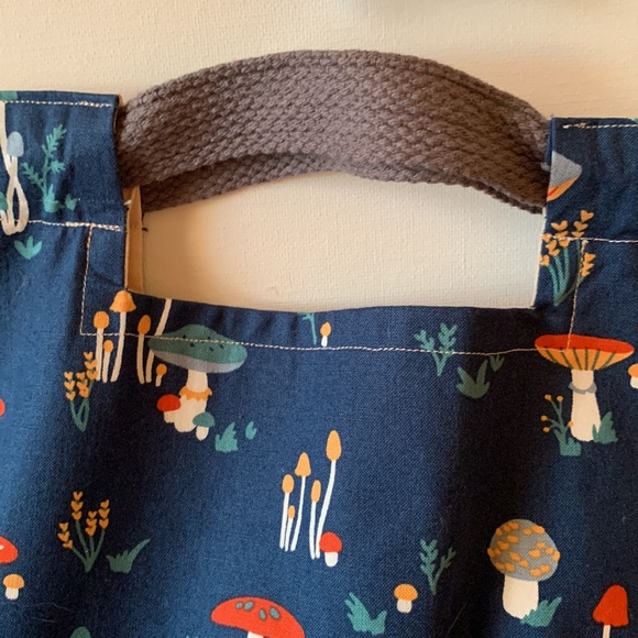 Handmade Korean quilting weight 100% cotton fabric shopping purse - Picture 3 of 5